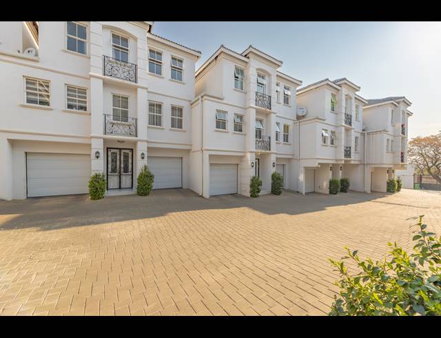 3 BEDROOM TOWNHOUSE FOR SALE IN BRYANSTON